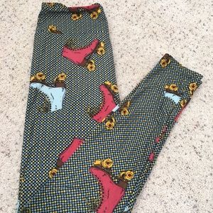 Roller skate OS Lula Roe leggings